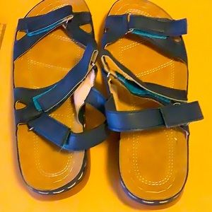 Blue sandals with padded insole